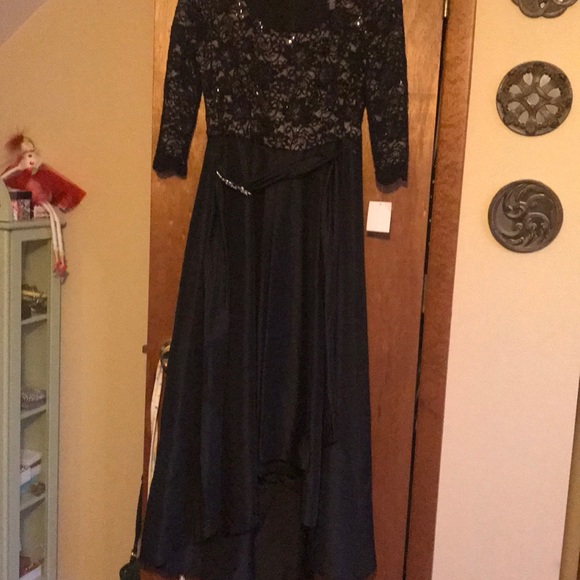 R & M Richards Dresses & Skirts - Black midi dress R & M Richards Dresses & Skirts - Black midi dress